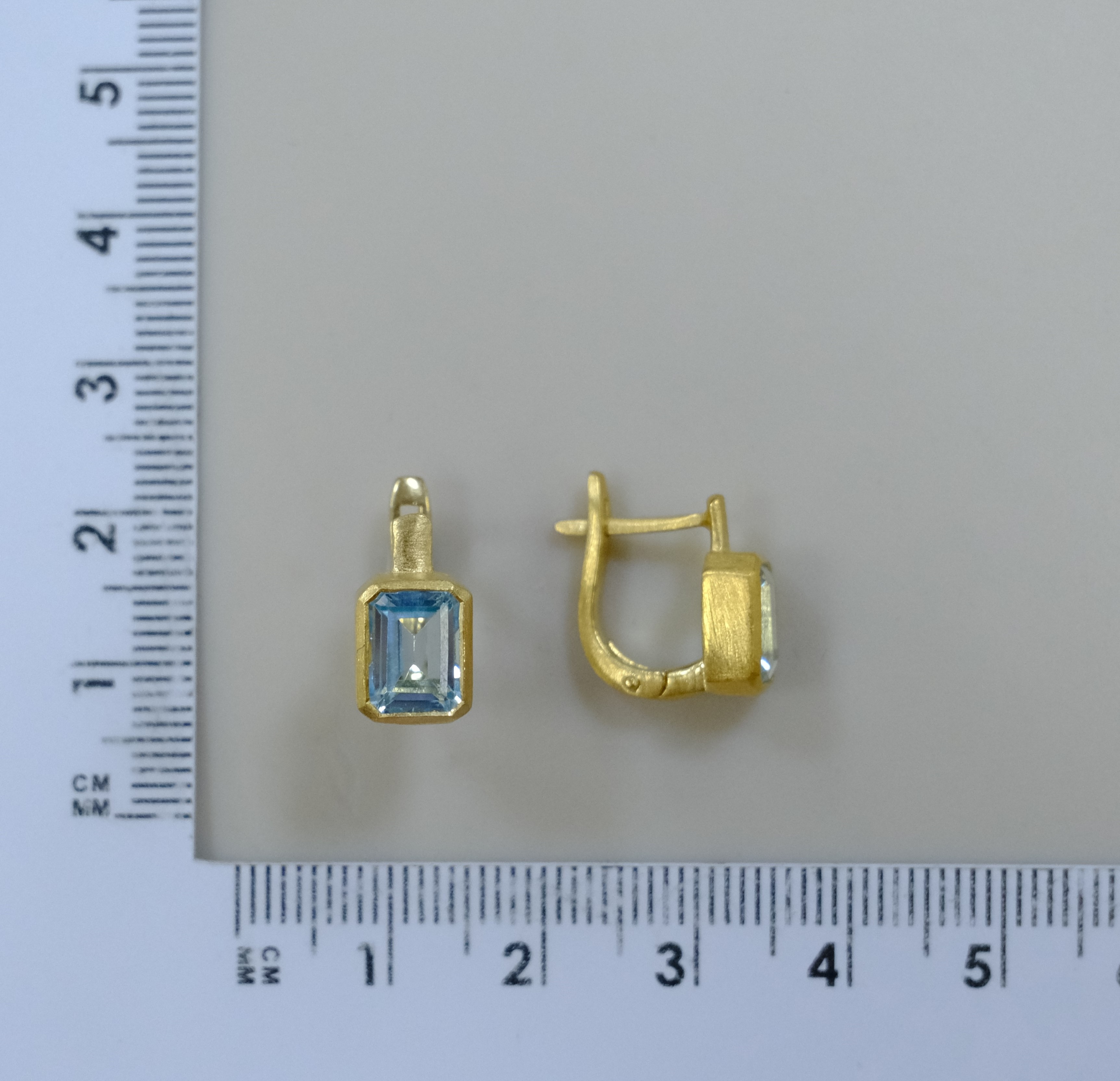 Серебряные серьги с топазами